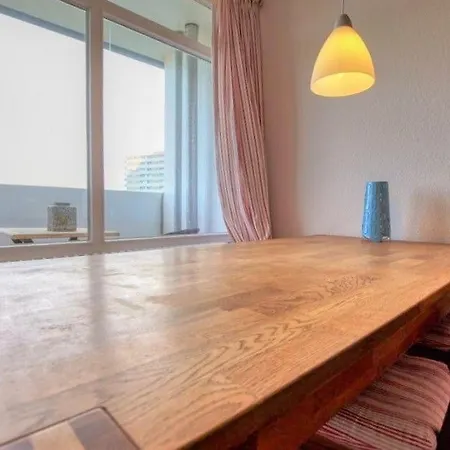 - Haus I, App 0i0206 *